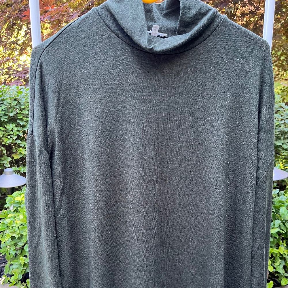 Wilfred Free Army green long sleeve